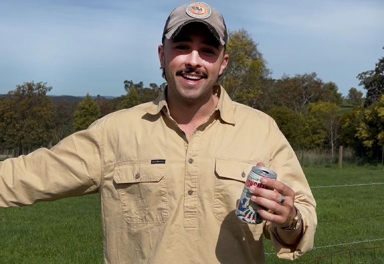 Man holding a can of Monsuta Premium Highball.